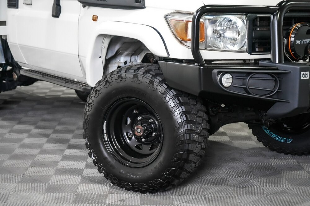 Toyota Landcruiser image 2