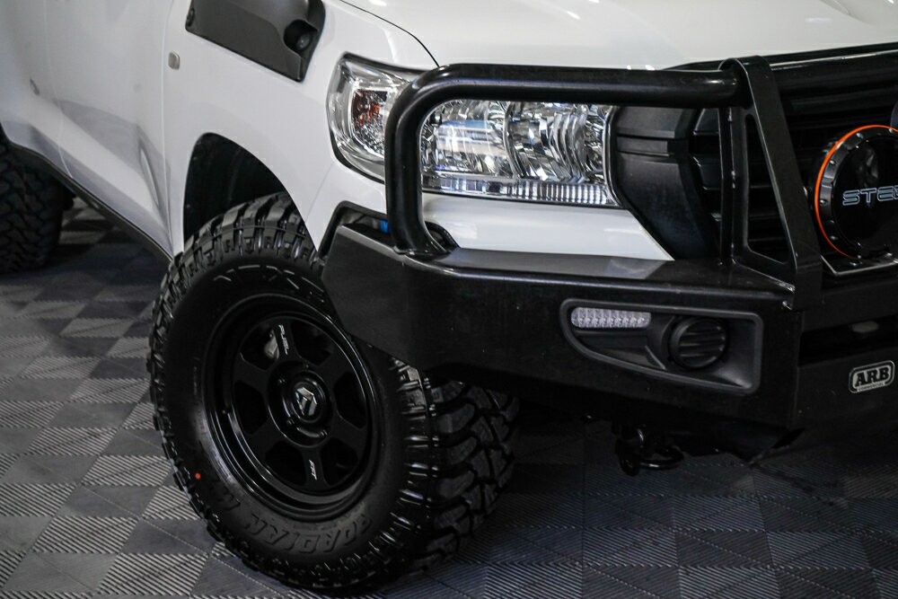 Toyota Landcruiser image 2