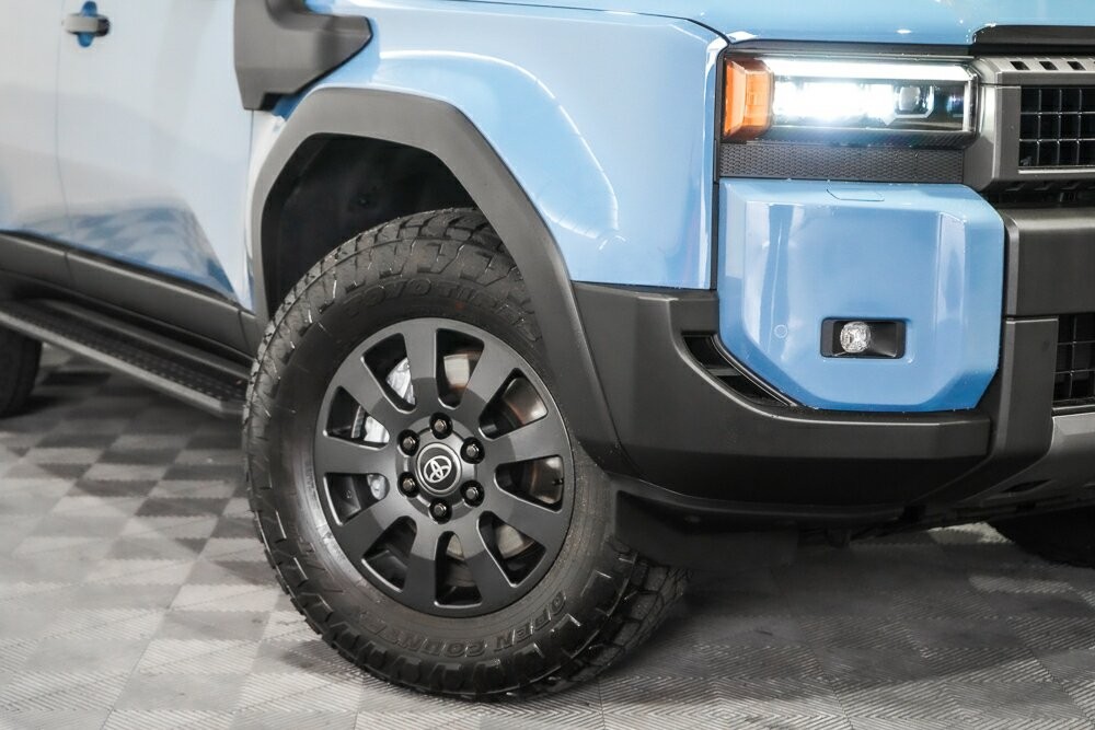 Toyota Landcruiser Prado image 2