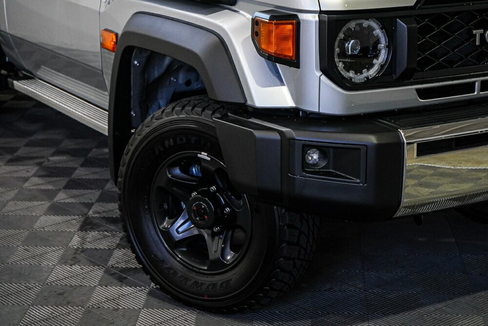 Toyota Landcruiser image 2