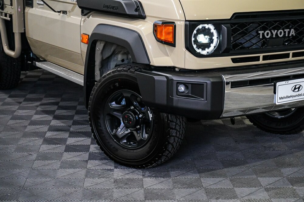 Toyota Landcruiser image 2