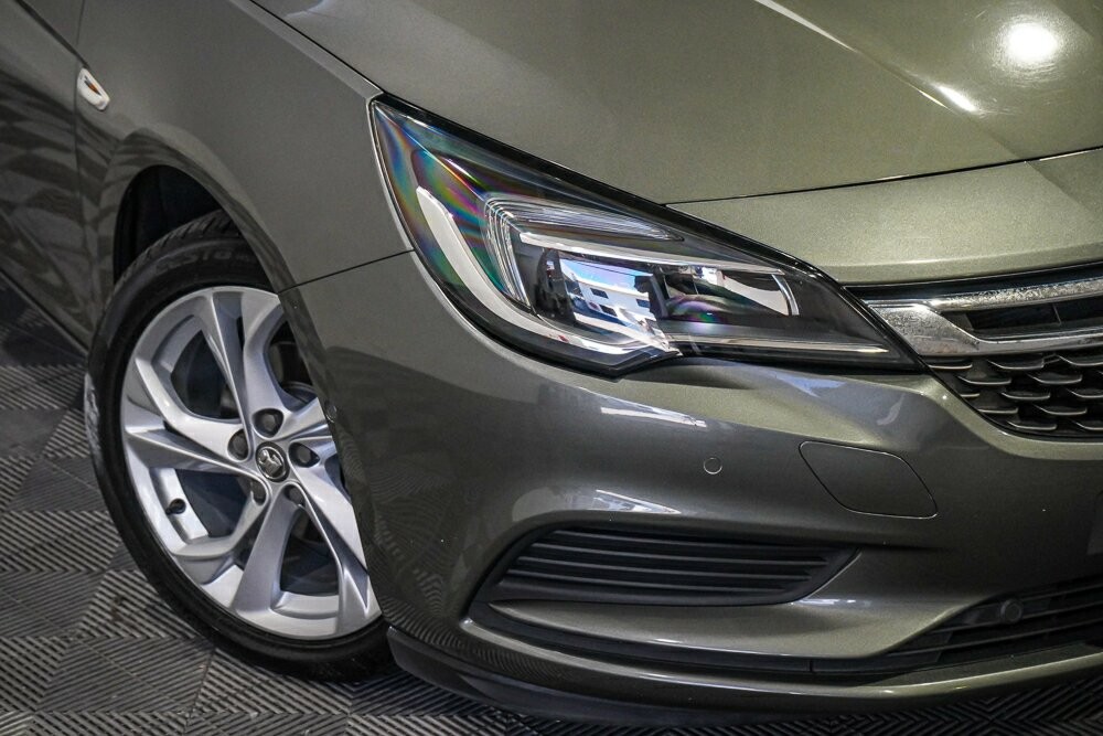 Holden Astra image 2