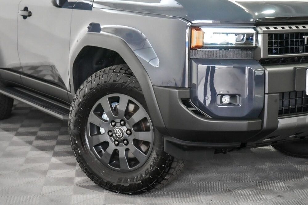 Toyota Landcruiser Prado image 2