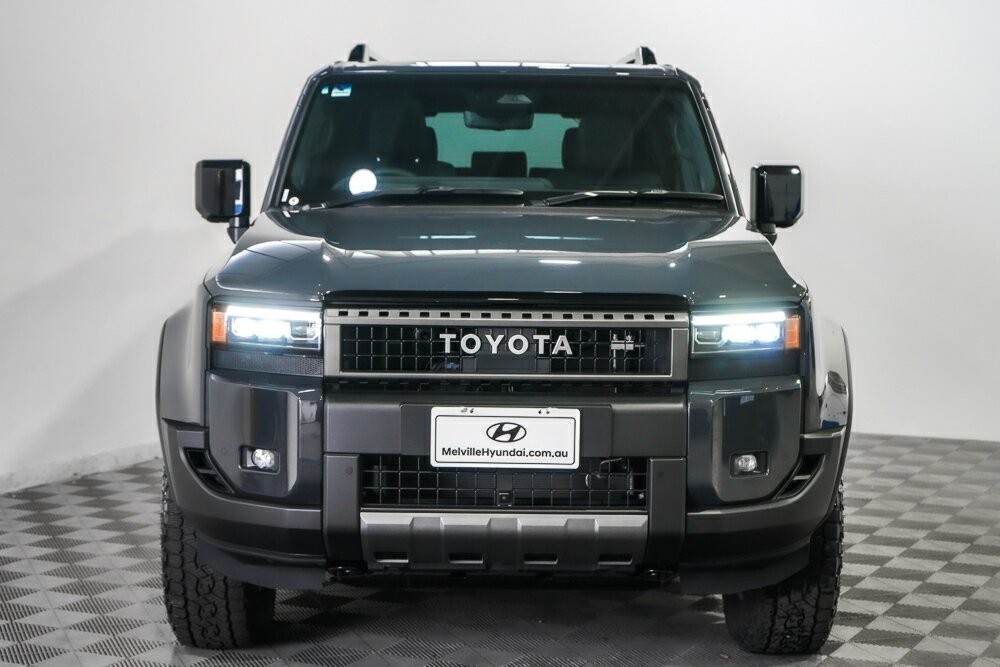 Toyota Landcruiser Prado image 3