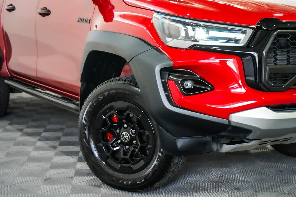 Toyota Hilux image 2