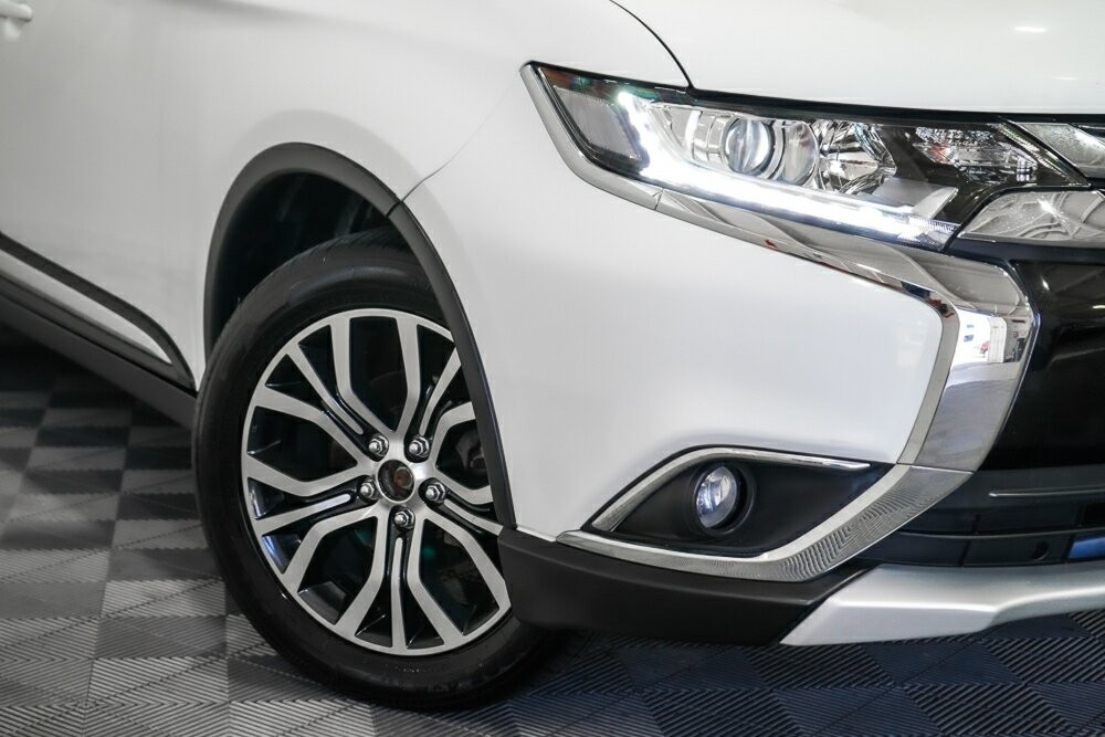 Mitsubishi Outlander image 2