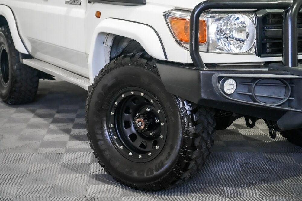 Toyota Landcruiser image 2