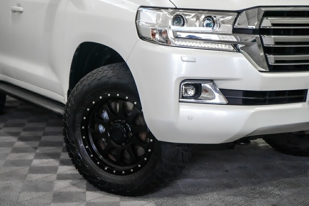 Toyota Landcruiser image 2