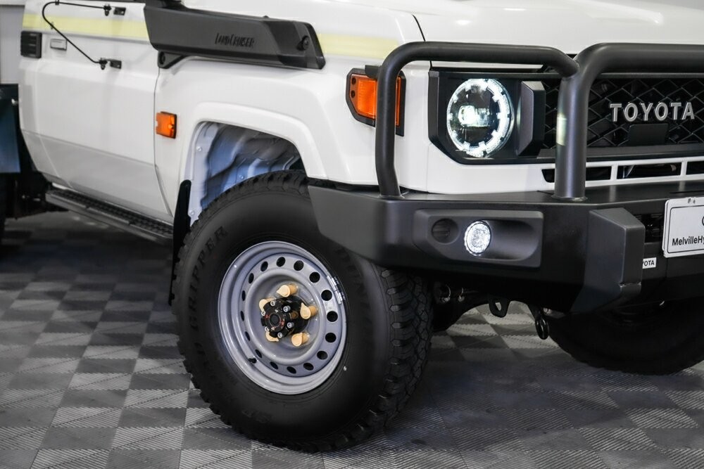 Toyota Landcruiser image 2