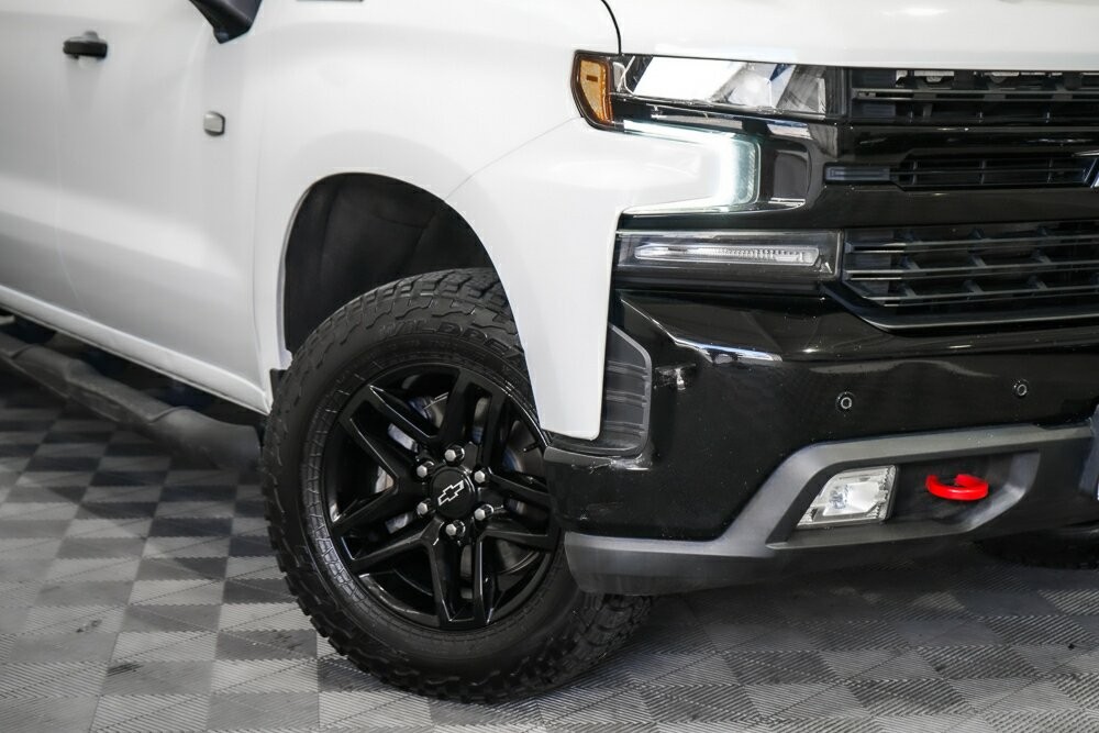 Chevrolet Silverado image 2