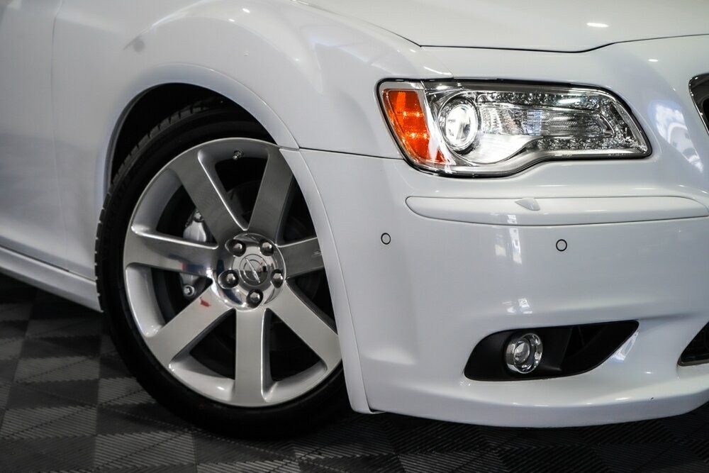 Chrysler 300 image 2