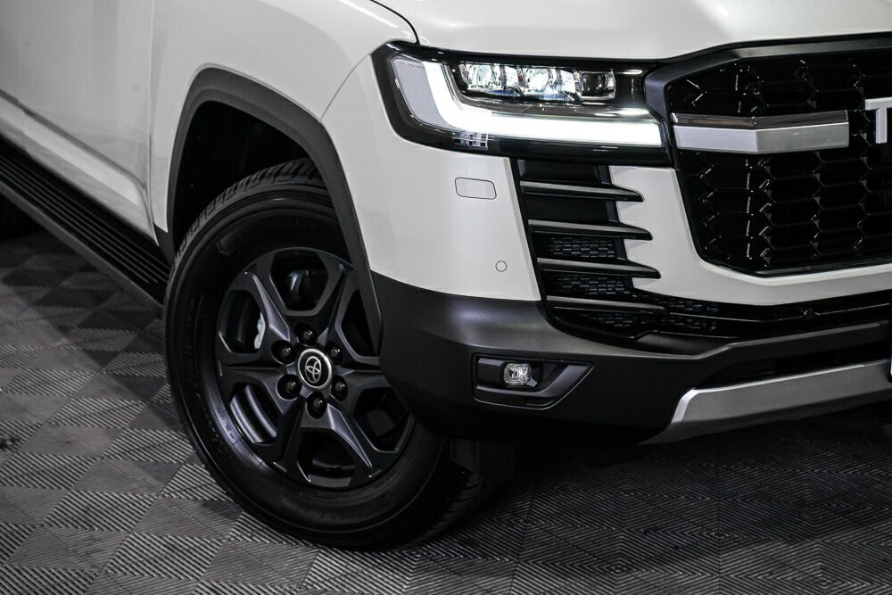 Toyota Landcruiser image 2