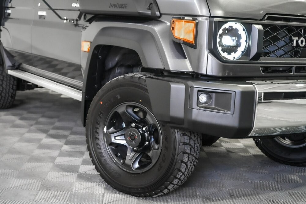 Toyota Landcruiser image 2