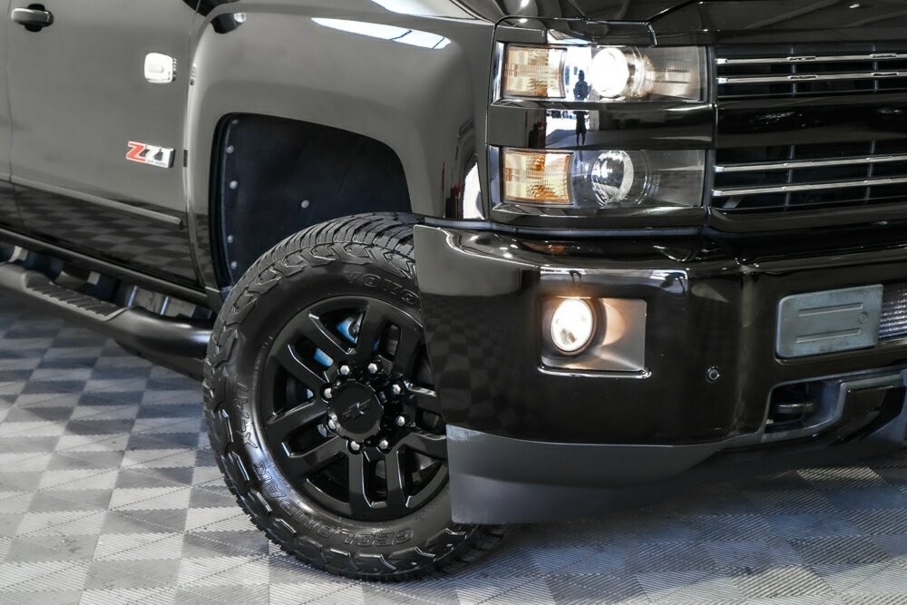 Chevrolet Silverado image 2