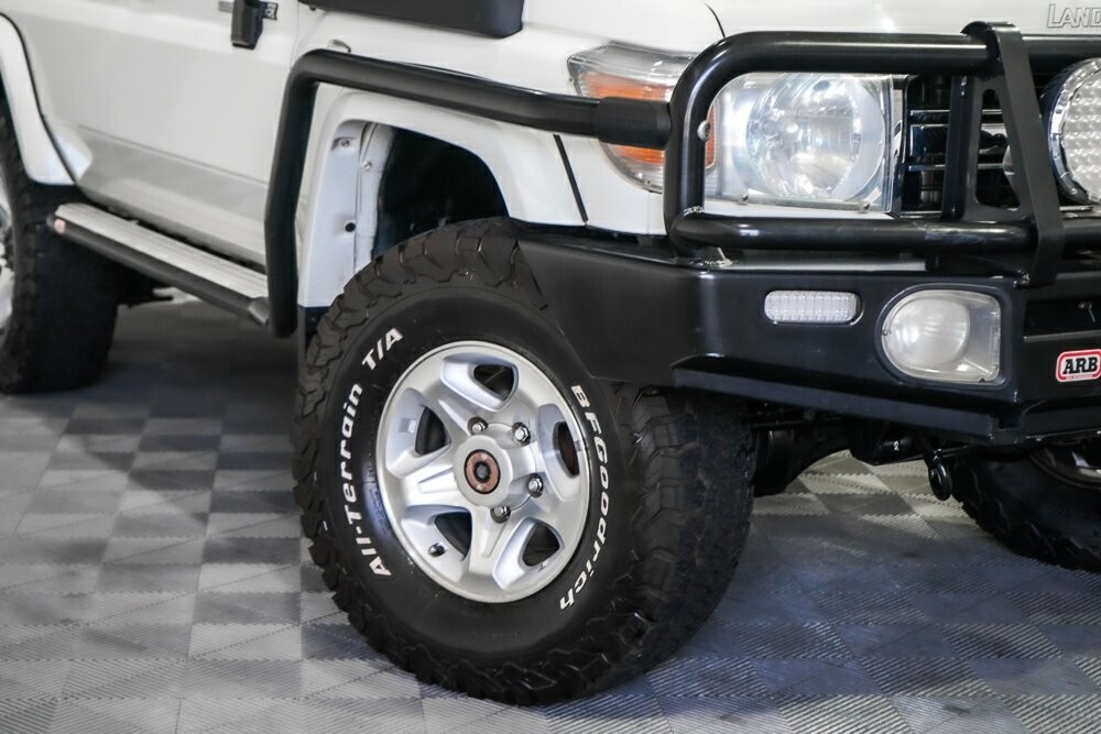 Toyota Landcruiser image 2