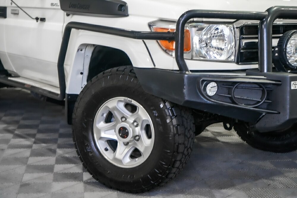 Toyota Landcruiser image 2
