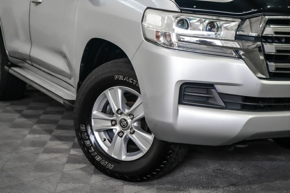 Toyota Landcruiser image 2