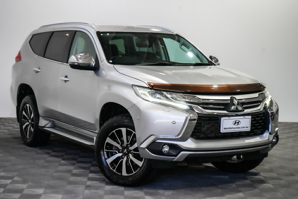Mitsubishi Pajero Sport image 1