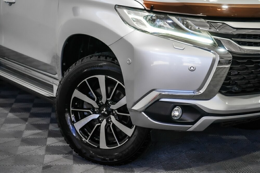 Mitsubishi Pajero Sport image 2