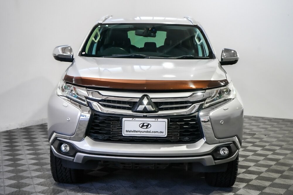 Mitsubishi Pajero Sport image 3