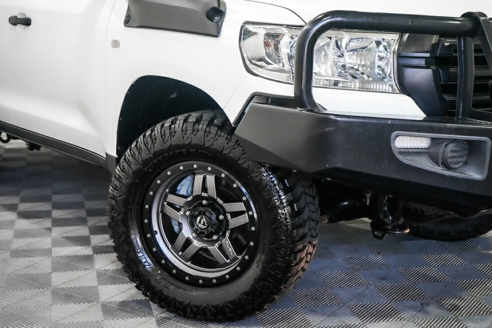 Toyota Landcruiser image 2