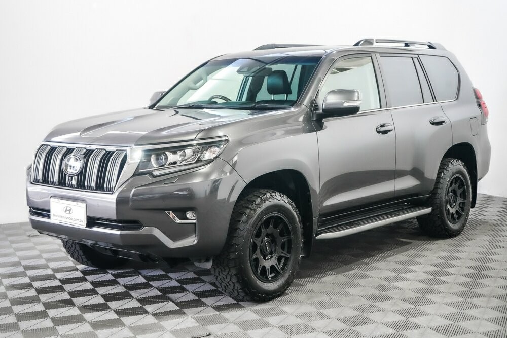 Toyota Landcruiser Prado image 4