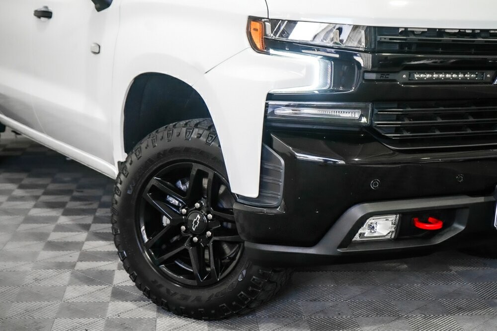 Chevrolet Silverado image 2