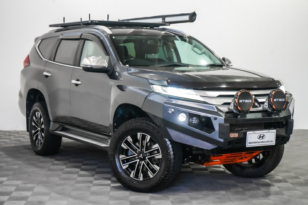 Mitsubishi Pajero Sport image 1