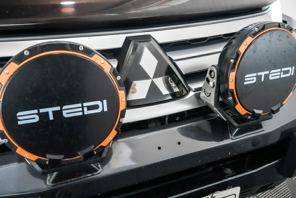 Mitsubishi Pajero Sport image 3