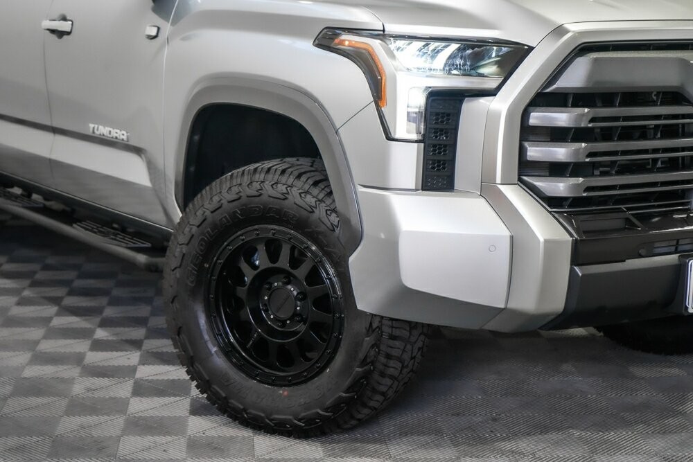 Toyota Tundra image 2