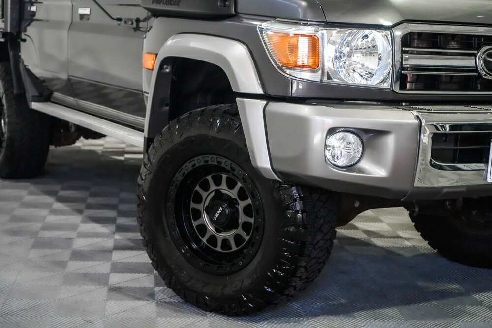 Toyota Landcruiser image 2