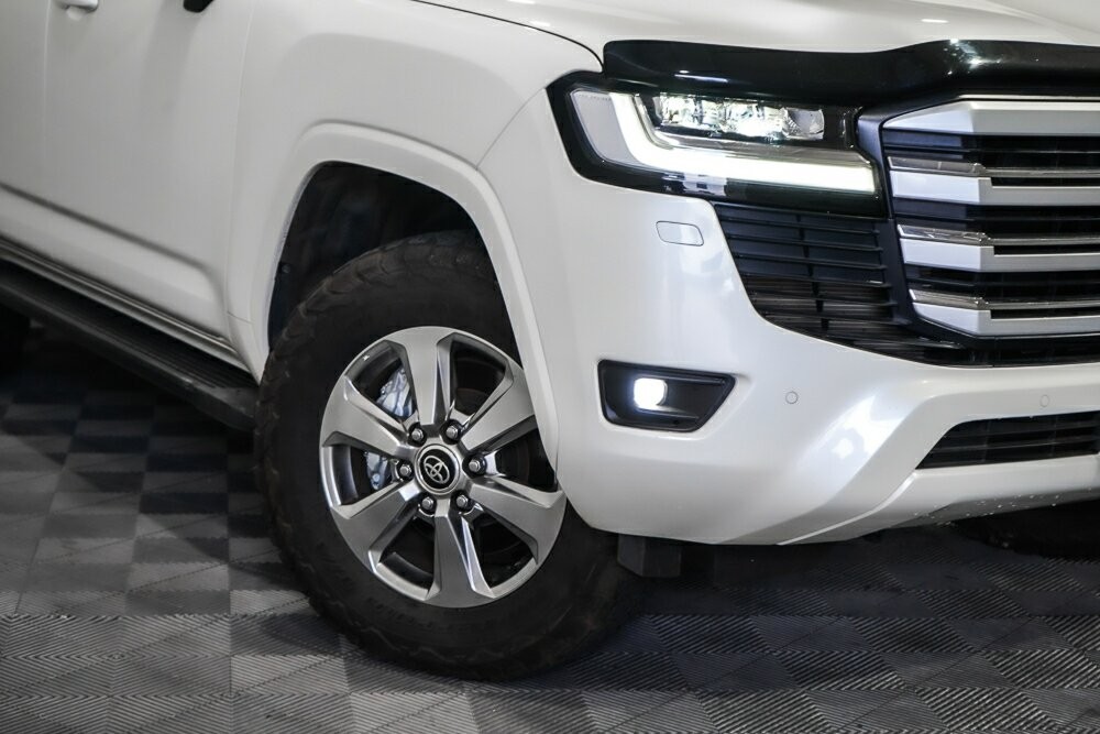 Toyota Landcruiser image 2