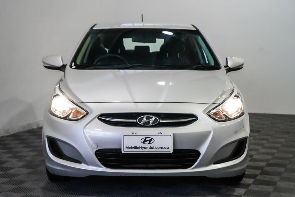 Hyundai Accent image 2