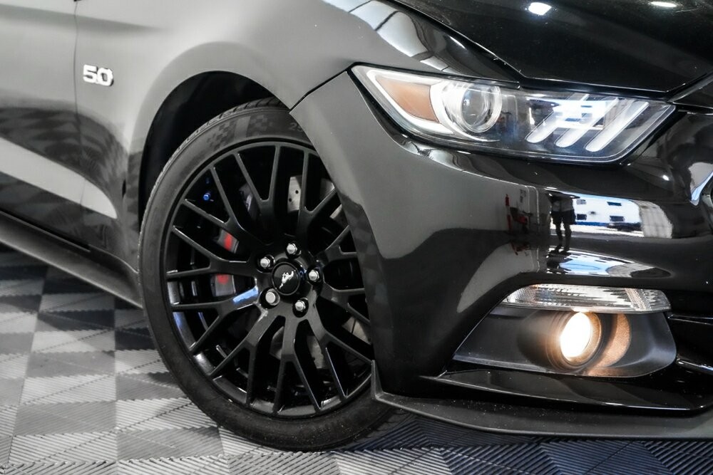 Ford Mustang image 2