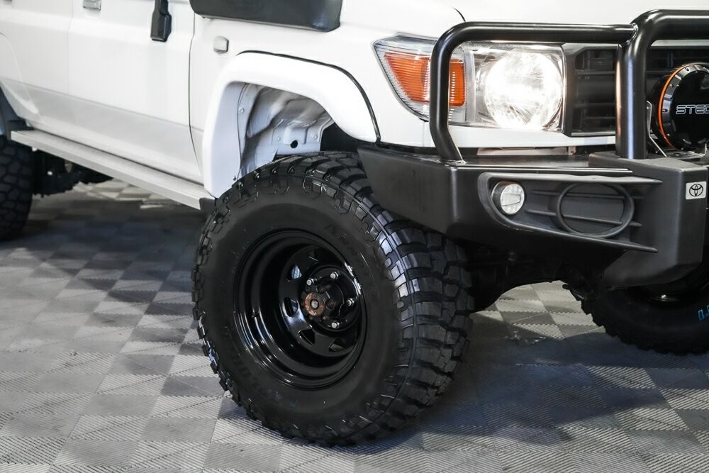 Toyota Landcruiser image 2