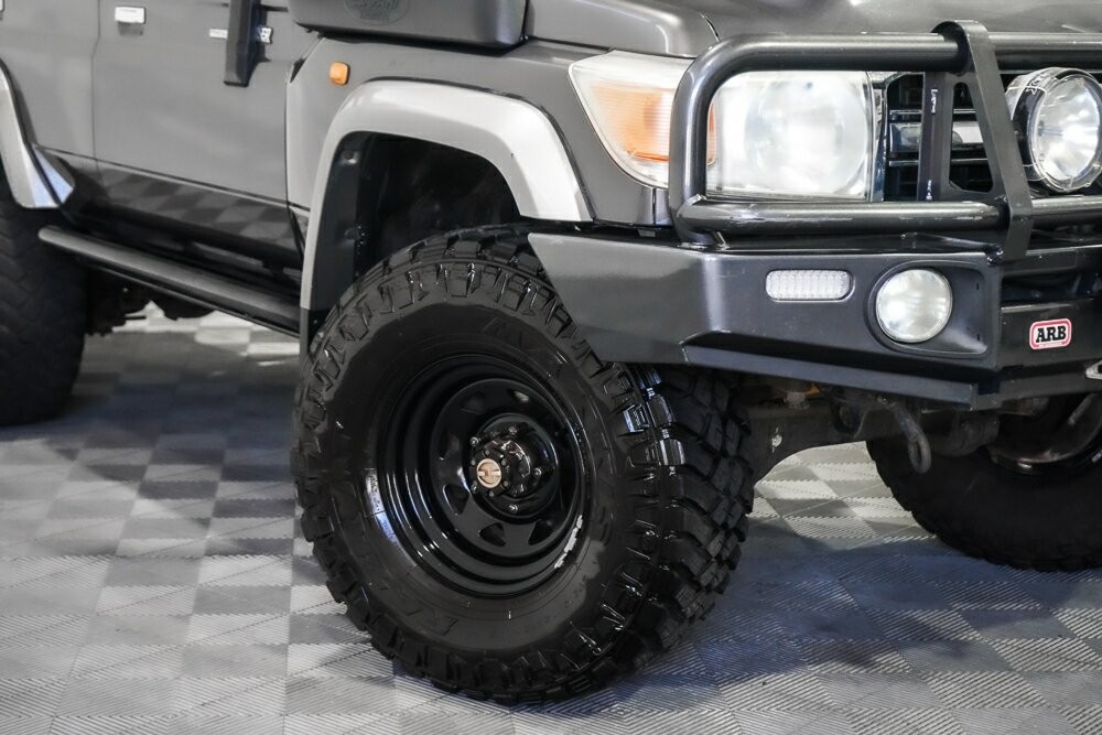 Toyota Landcruiser image 2