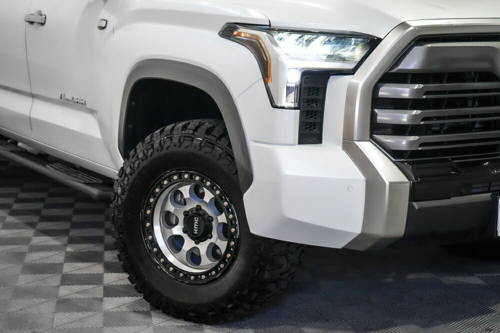 Toyota Tundra image 2