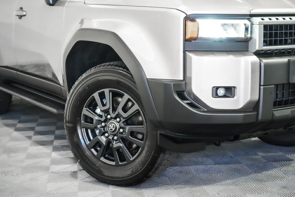 Toyota Landcruiser Prado image 2