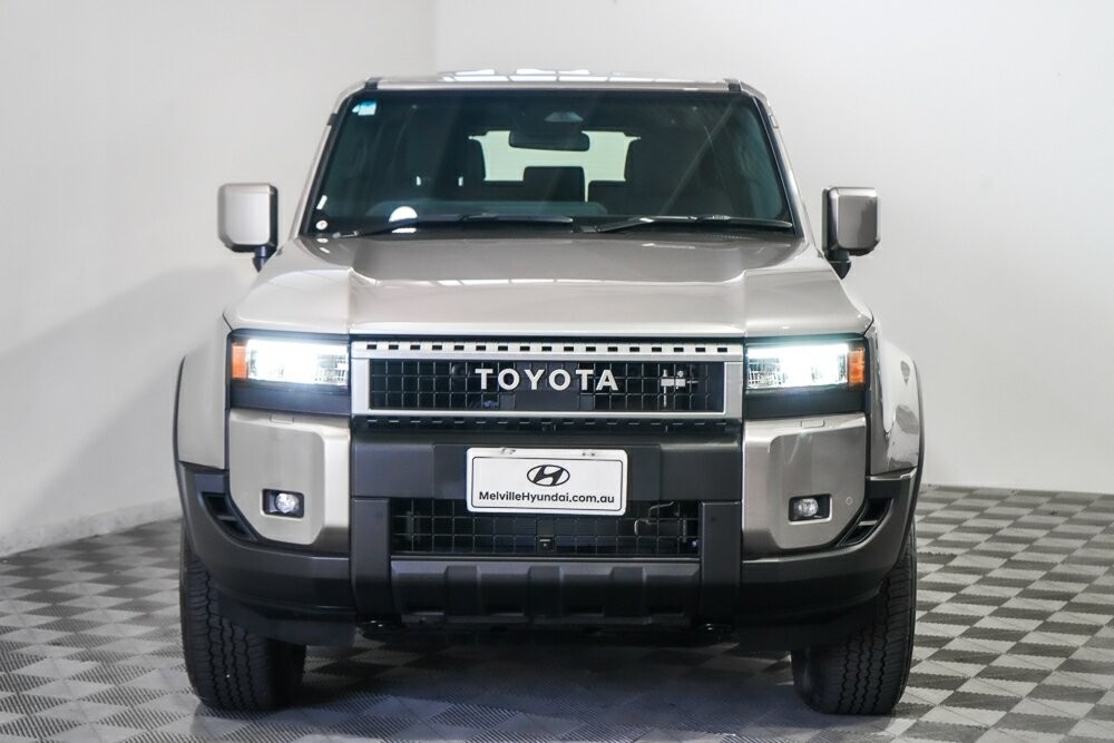 Toyota Landcruiser Prado image 3