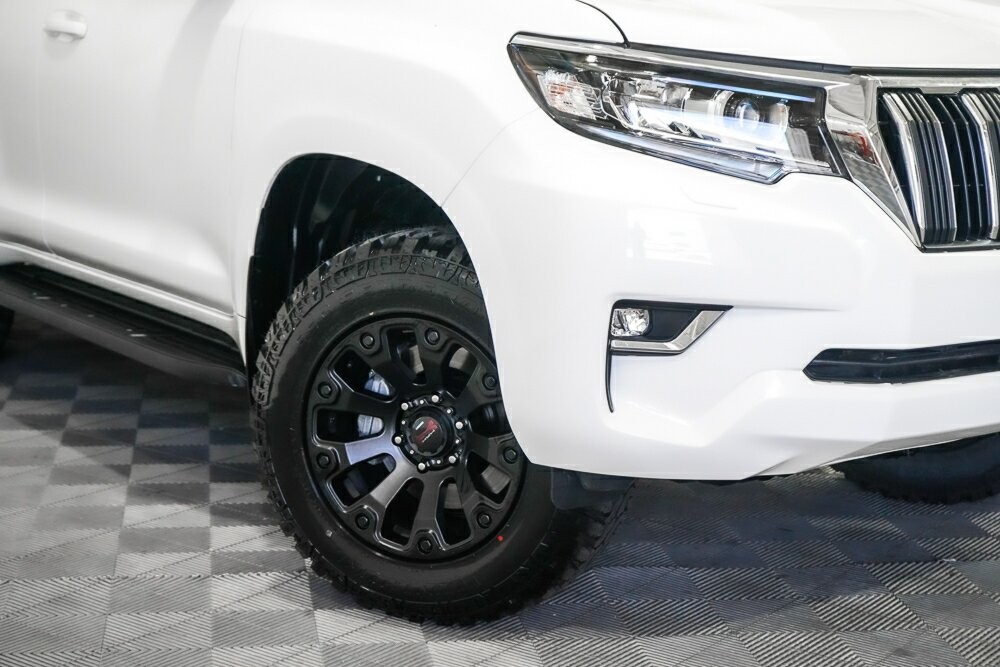 Toyota Landcruiser Prado image 2