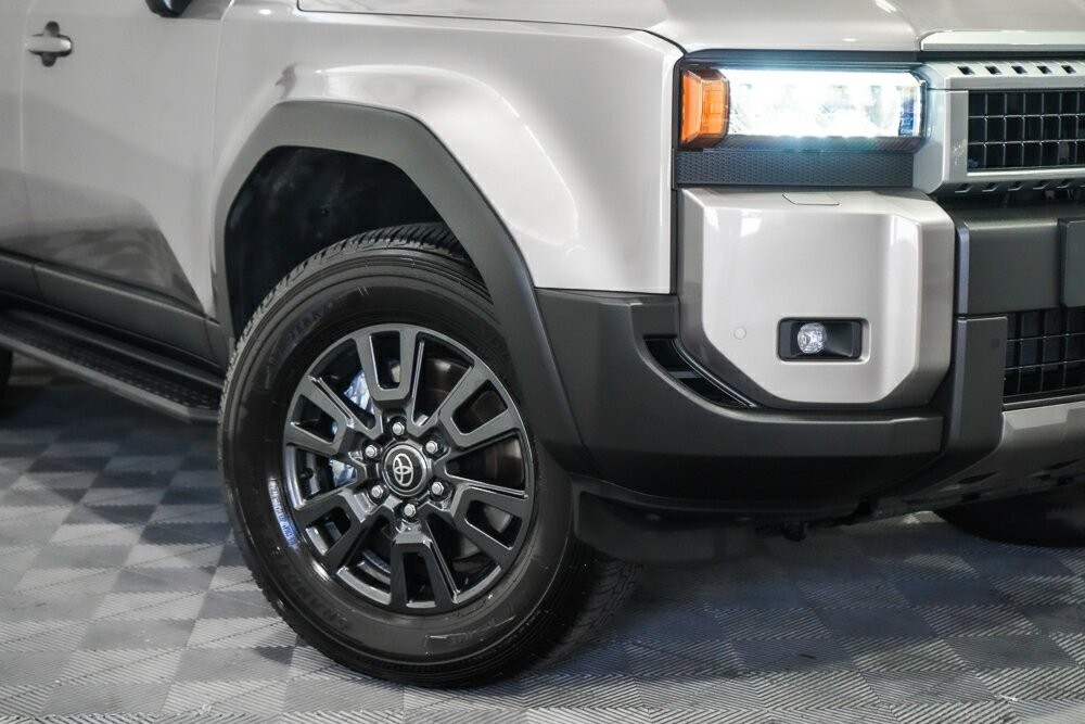 Toyota Landcruiser Prado image 2