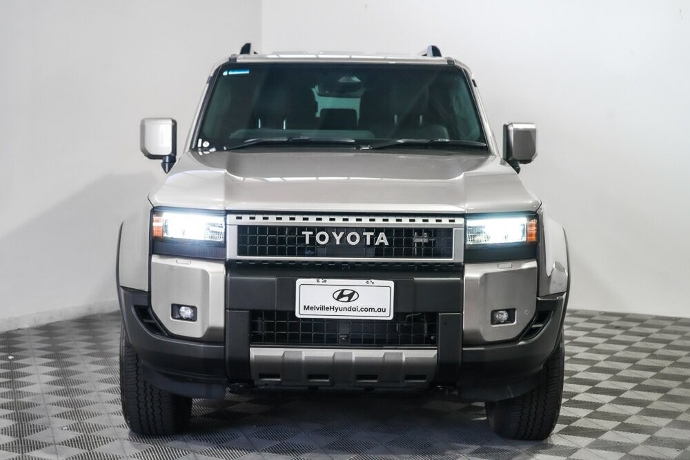 Toyota Landcruiser Prado image 3