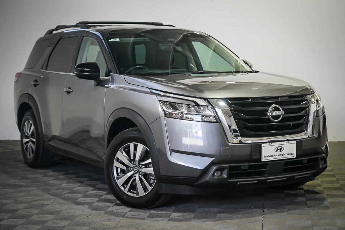Nissan Pathfinder image 1