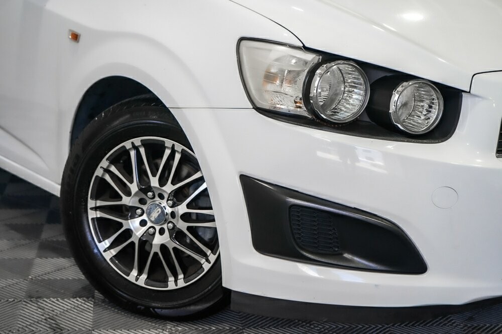 Holden Barina image 2