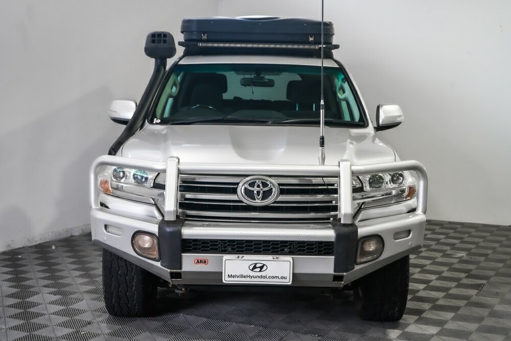 Toyota Landcruiser image 2