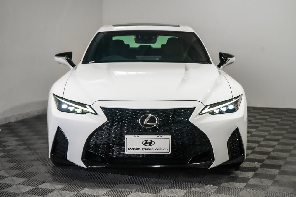 Lexus Is image 3