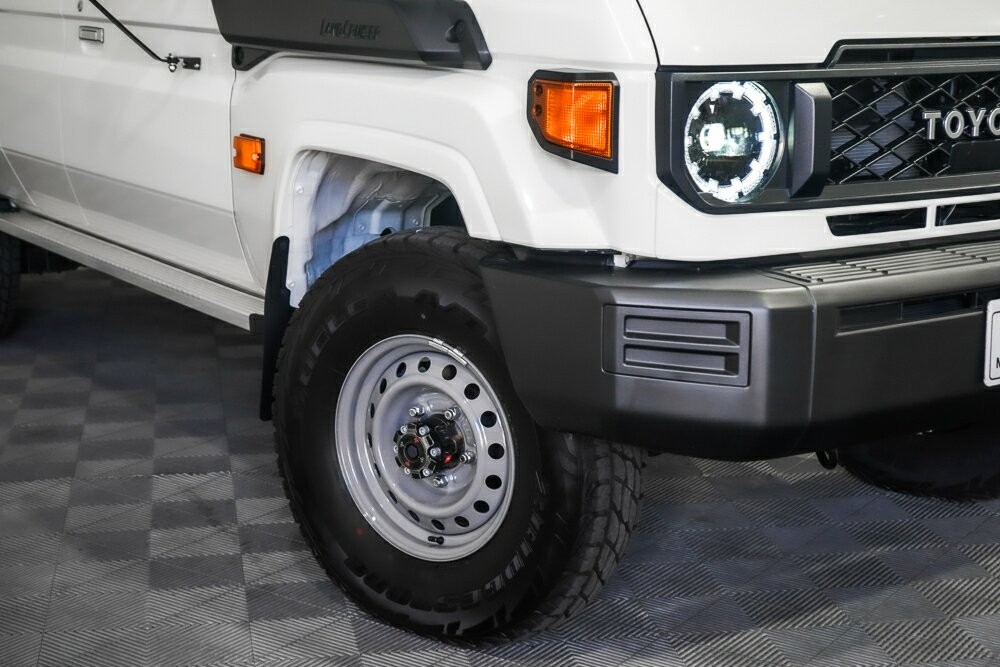 Toyota Landcruiser image 2