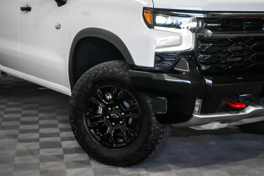 Chevrolet Silverado image 2