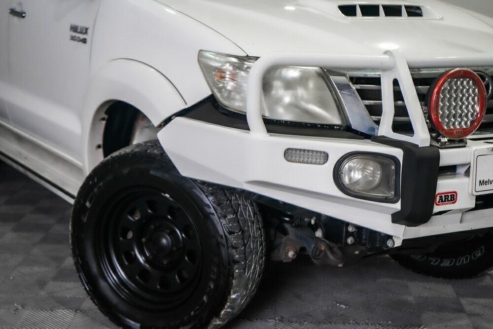 Toyota Hilux image 2