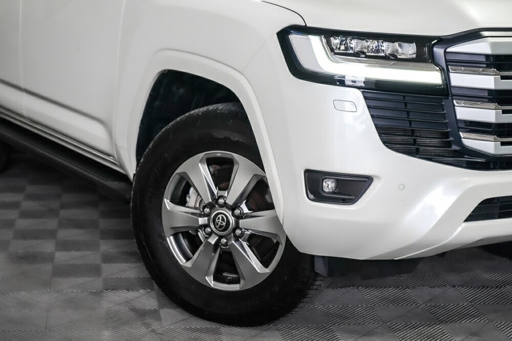 Toyota Landcruiser image 2